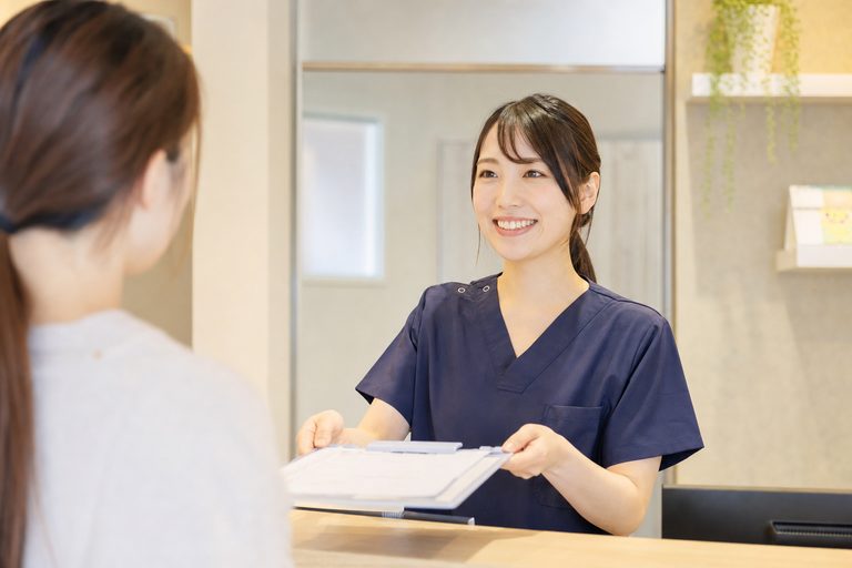 クリニックで働く看護師